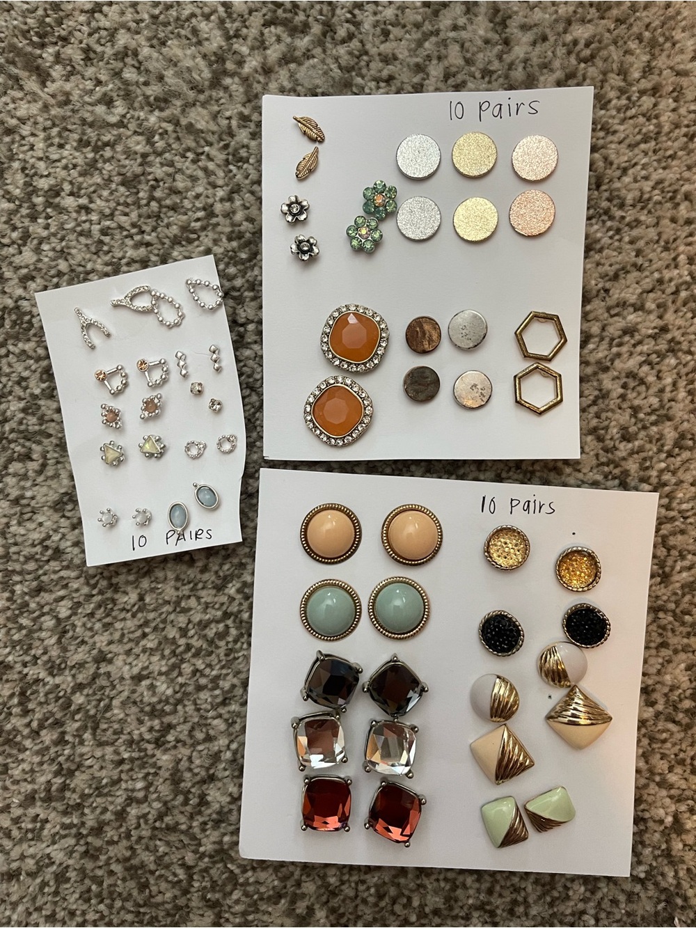 30 pairs of earrings